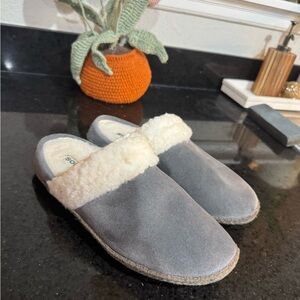 Sorel Gray and Cream Slippers